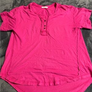 Womens Zenana Outfitters Fuchsia Short Sleeve Henley Tee Size Small